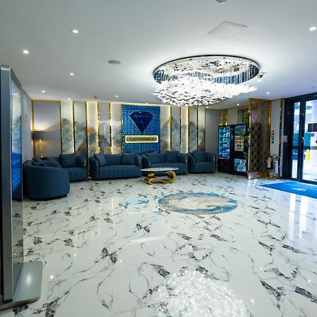แกรนด์ แซฟไฟร์ โฮเทล แอนด์ แบนเคว็ตติง Hotel ครอยดอน ภายนอก รูปภาพ