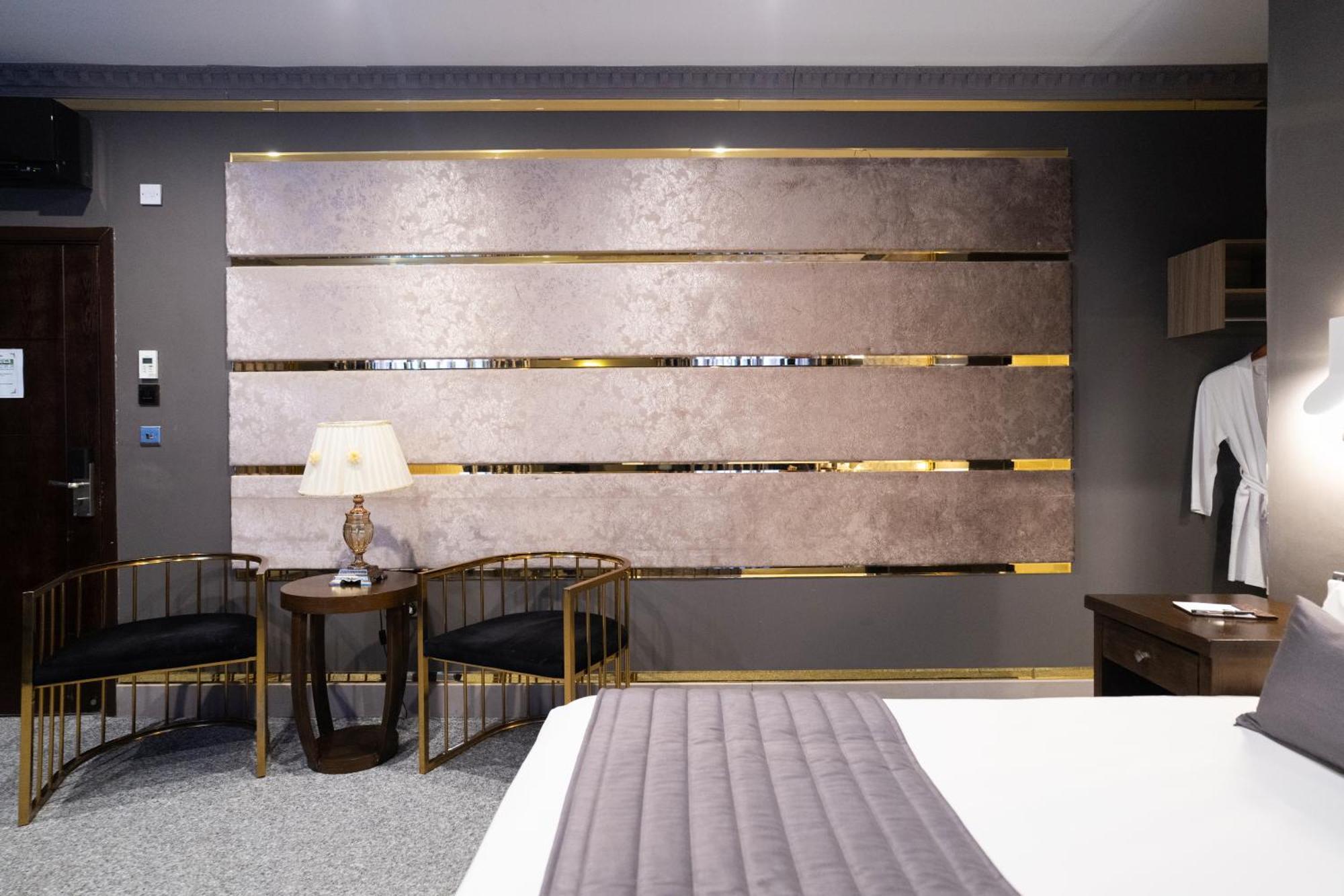แกรนด์ แซฟไฟร์ โฮเทล แอนด์ แบนเคว็ตติง Hotel ครอยดอน ภายนอก รูปภาพ