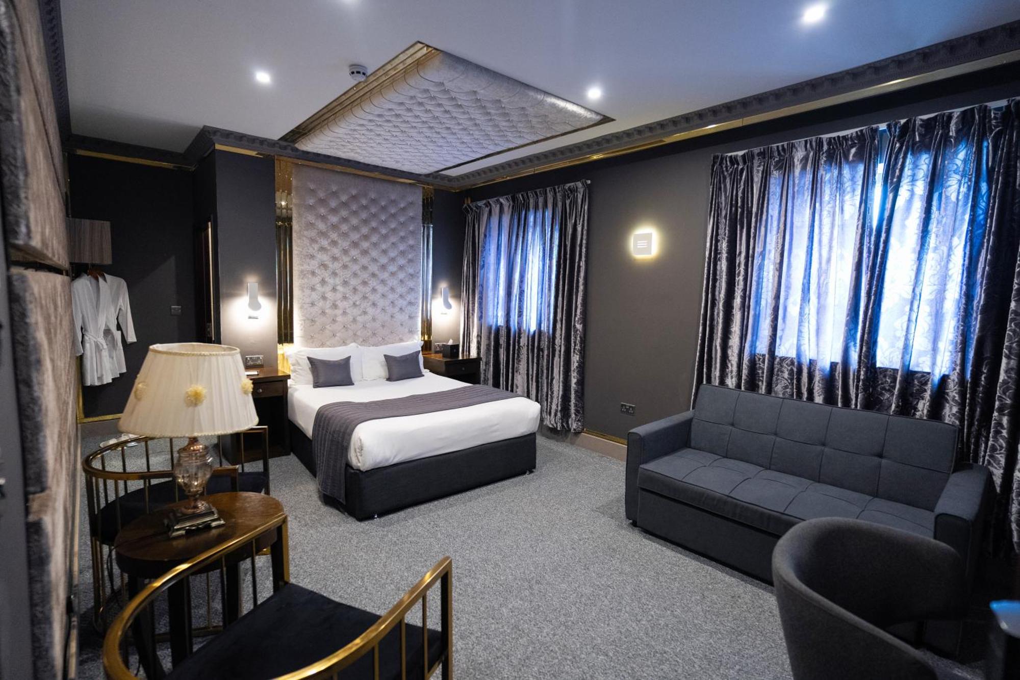 แกรนด์ แซฟไฟร์ โฮเทล แอนด์ แบนเคว็ตติง Hotel ครอยดอน ภายนอก รูปภาพ