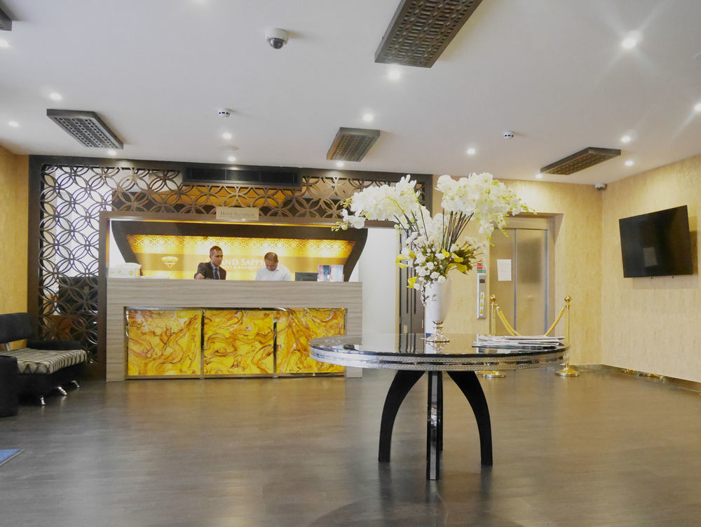 แกรนด์ แซฟไฟร์ โฮเทล แอนด์ แบนเคว็ตติง Hotel ครอยดอน ภายนอก รูปภาพ