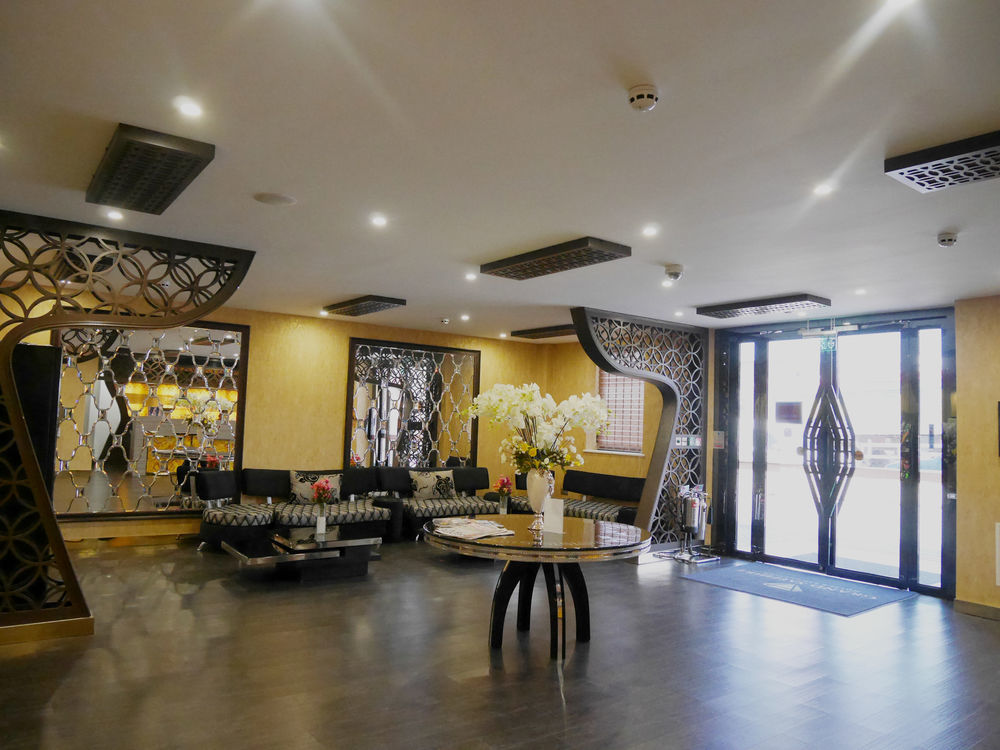 แกรนด์ แซฟไฟร์ โฮเทล แอนด์ แบนเคว็ตติง Hotel ครอยดอน ภายนอก รูปภาพ