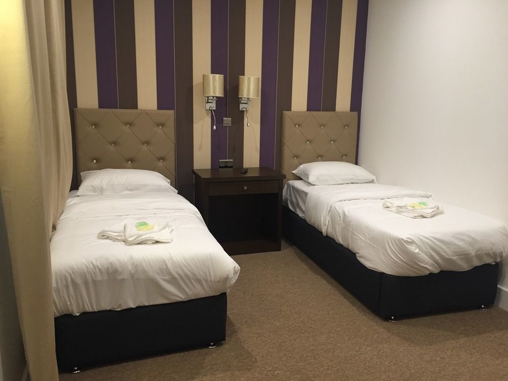 แกรนด์ แซฟไฟร์ โฮเทล แอนด์ แบนเคว็ตติง Hotel ครอยดอน ภายนอก รูปภาพ