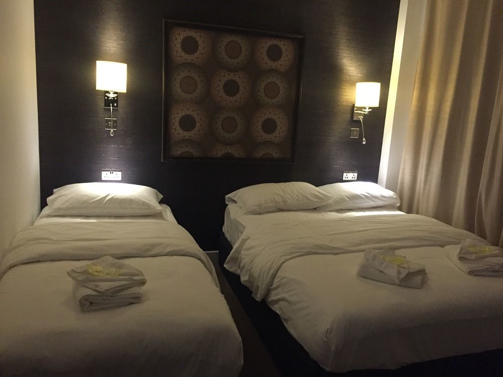 แกรนด์ แซฟไฟร์ โฮเทล แอนด์ แบนเคว็ตติง Hotel ครอยดอน ภายนอก รูปภาพ