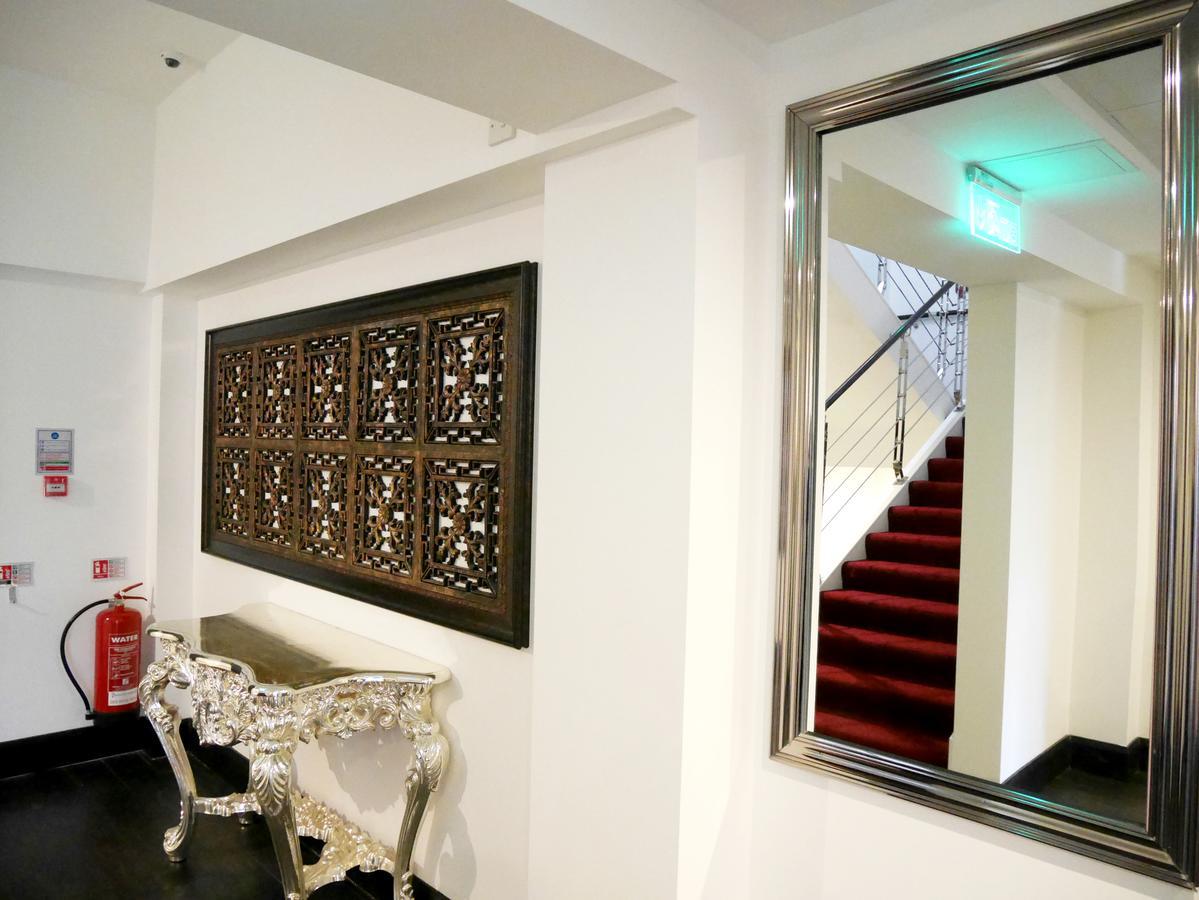 แกรนด์ แซฟไฟร์ โฮเทล แอนด์ แบนเคว็ตติง Hotel ครอยดอน ภายนอก รูปภาพ