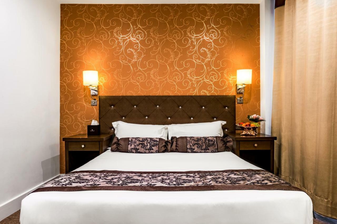 แกรนด์ แซฟไฟร์ โฮเทล แอนด์ แบนเคว็ตติง Hotel ครอยดอน ภายนอก รูปภาพ