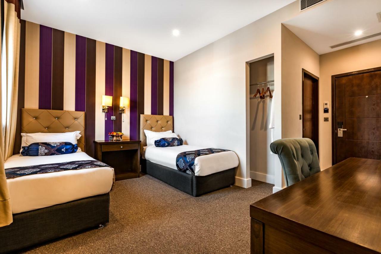 แกรนด์ แซฟไฟร์ โฮเทล แอนด์ แบนเคว็ตติง Hotel ครอยดอน ภายนอก รูปภาพ
