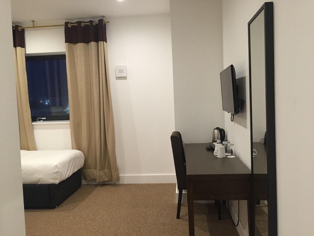 แกรนด์ แซฟไฟร์ โฮเทล แอนด์ แบนเคว็ตติง Hotel ครอยดอน ภายนอก รูปภาพ